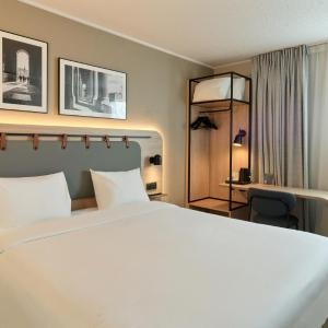 Standard Queen Room