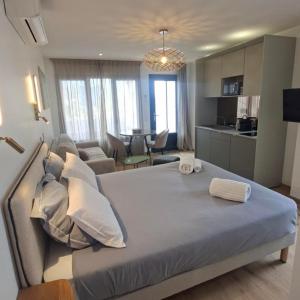 King Studio with Sofa Bed