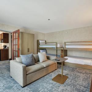 One-Bedroom Suite with Bunk Beds