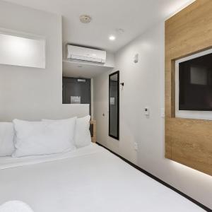 Standard Studio (Self Check-in with Virtual Front Desk)