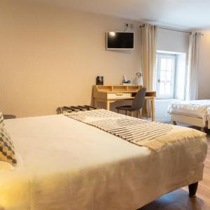Comfort Family Room (2 Adults + 2 Children)