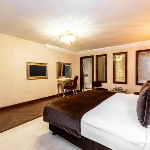 Corner Suite with Sea View