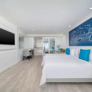 Deluxe Double or Twin Room with Balcony