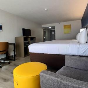 Queen Suite with Two Queen Beds - Non-Smoking