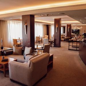 Twin Room with Lounge Access