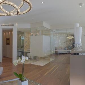 Deluxe Suite with Lake View Terrace and Spa Bath