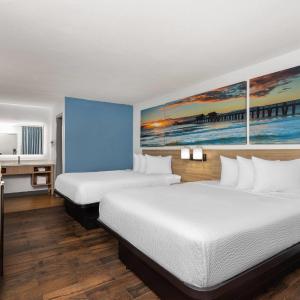 Queen Room with Two Queen Beds - Non-Smoking