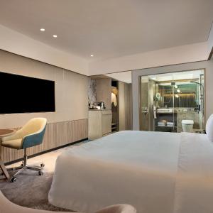 Grand Deluxe Club King Room