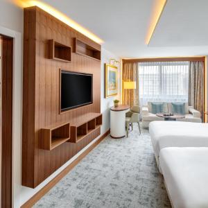 Corvinus Fashion Street View Twin Room