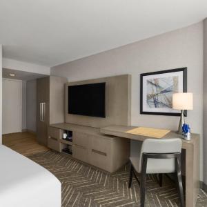 Standard King Room with Mobility Accessible Tub