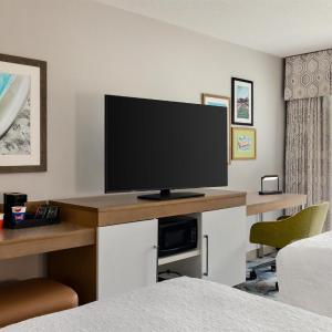 Queen Room with Two Queen Beds and View - Non-Smoking
