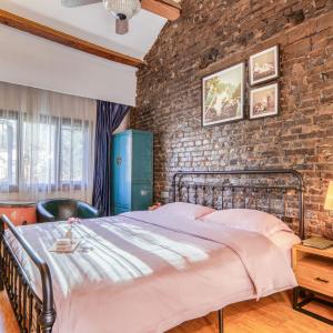  Seasons Theme Room