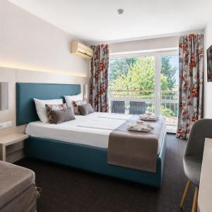 Twin or Double Standard Room (2 adults) – Free Beach Access.