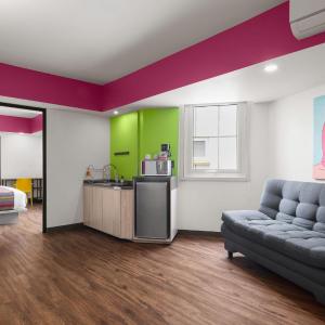 Superior King Suite with Sofa Bed - Non-Smoking
