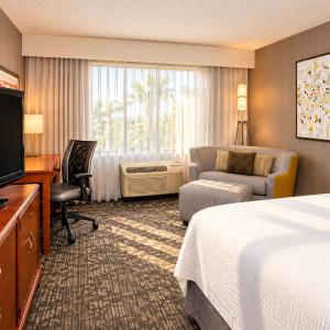 King Room with Roll-in Shower - Mobility and Hearing Accessible
