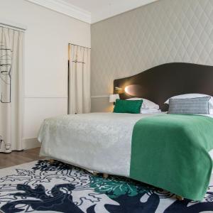 Superior Room with Opera View and Balcony