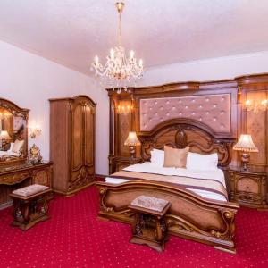 Heritage King Suite