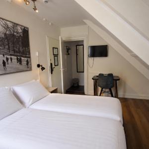 Twin Room with Shower