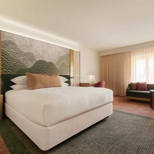 Amora King Room