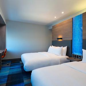 Queen Room with Two Queen Beds and Bathtub - Mobility Access