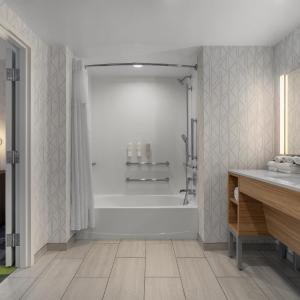 King Studio Suite with Accessible Tub - Mobility Access