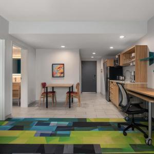One-Bedroom King Suite