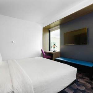 King Room with Bathtub - Mobility Access