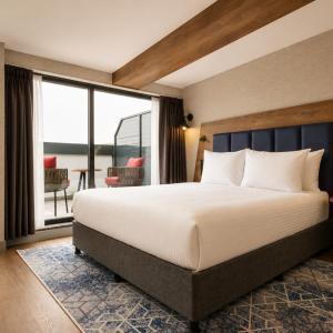 Deluxe Room with Balcony