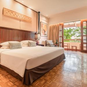 Deluxe Room with Extra Bed (3 Adults)