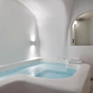 The Open Courtyard Suite - Gea House