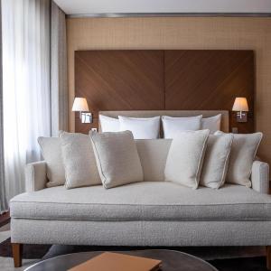 Deluxe City Room