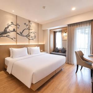 Deluxe Queen Room