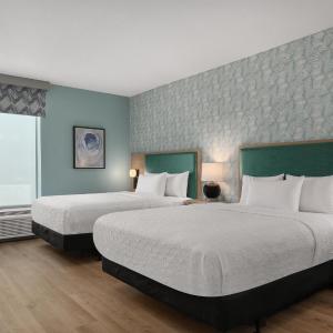 Studio with Two Queen Beds and Roll-In Shower - Mobility and Hearing Access/Non-Smoking