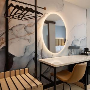 Queen Room with Two Queen Beds - Hearing Access