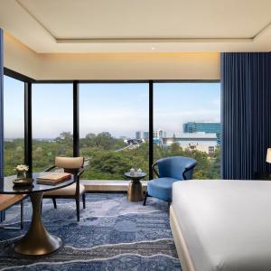 Corner King Room