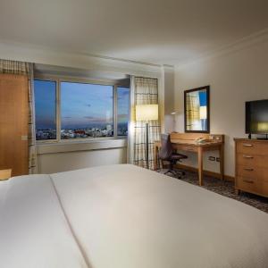 Deluxe River Kitchenette Suite