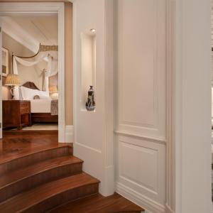King Suite with Bund Heritage Staircase View