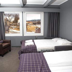 Family Room (2 Adults + 2 Children)
