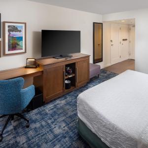 King Room with Accessible Tub - Mobility and Hearing Access/Non-Smoking
