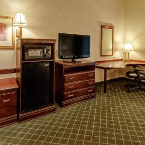 King Room with Accessible Tub - Mobility and Hearing Access/Non-Smoking