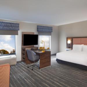 King Suite - Mobility and Hearing Access/Non-Smoking