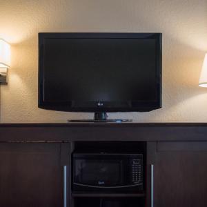 Queen Room with Two Queen Beds - Mobility and Hearing Access/Non-Smoking