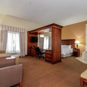 King Studio Suite with Whirlpool - Non-Smoking