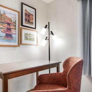 King Room with Accessible Tub - Mobility and Hearing Access/Non-Smoking
