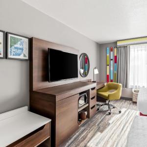 Room with Two Queen Beds - Non-Smoking