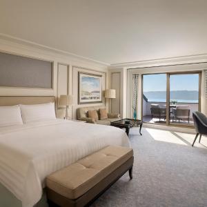 Terrace Junior Suite with Bosphorus View with exclusive Horizon privileges