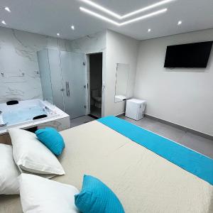 Deluxe Suite with Spa Bath