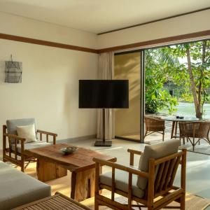 Island Executive King Suite with Balcony