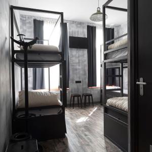 Suite (5 Adults) with private Bathroom