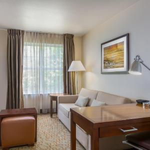 Two-Bedroom Queen Suite with Fireplace - Non-Smoking
